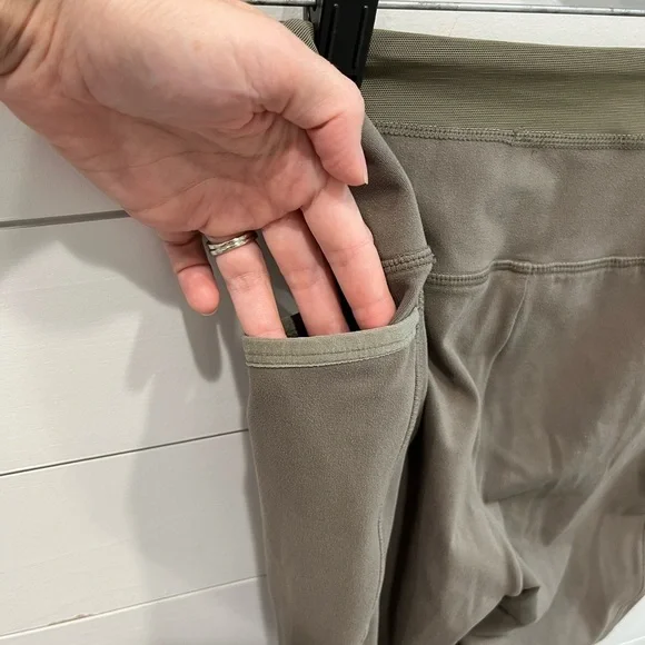 GYMSHARK Army Green Leggings - Picture 8 of 10